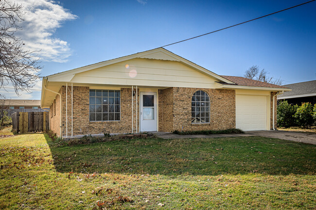 4804 NW Hoover Ave in Lawton, OK - Building Photo - Building Photo