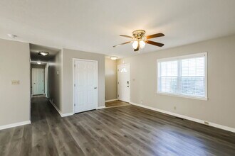 291 Agin Way in Milton, KY - Foto de edificio - Building Photo