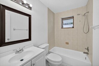 4051 N Dixie Hwy in Oakland Park, FL - Building Photo - Building Photo