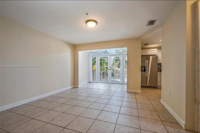 323 Navarre Ave, Unit 401 in Coral Gables, FL - Building Photo - Building Photo