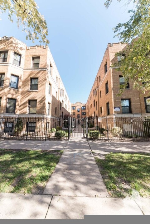 2617 N Spaulding Ave, Unit 3E in Chicago, IL - Building Photo