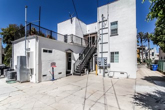 829 N June St in Los Angeles, CA - Foto de edificio - Building Photo