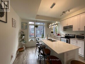 370 G Red Maple Rd in Richmond Hill, ON - Building Photo - Building Photo