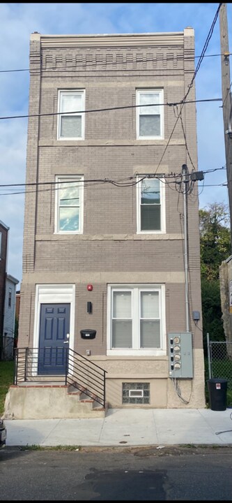 2132 N 21st St in Philadelphia, PA - Foto de edificio