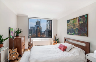251 W 48th St in New York, NY - Building Photo - Building Photo