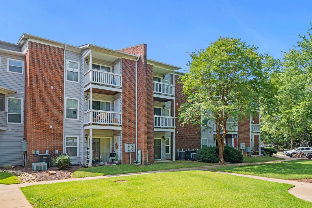 Residence at Humboldt Park in Shelby, NC - Building Photo