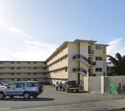 Island West Apartments in Honolulu, HI - Building Photo - Building Photo