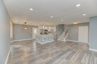 585 Cambridge Way in Bolingbrook, IL - Foto de edificio - Building Photo