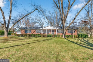 741 East Ave in Madison, GA - Building Photo