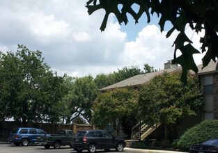 653 TX-337 Loop in New Braunfels, TX - Building Photo - Building Photo