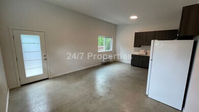 2741 SE 118th Ave in Portland, OR - Building Photo - Building Photo