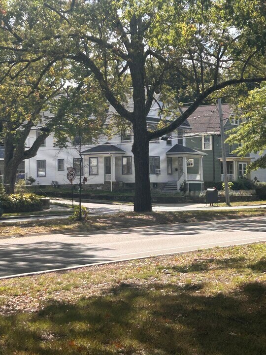 176 Brush Hill Rd, Unit 2 in Milton, MA - Building Photo