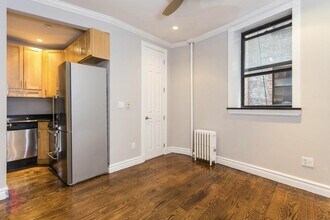 330 E 35th St in New York, NY - Building Photo - Building Photo