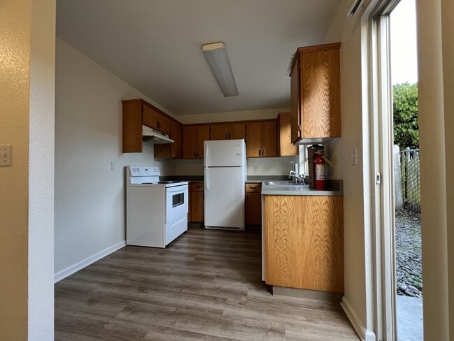 1598 Railroad Dr in Mckinleyville, CA - Building Photo - Building Photo