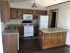 1342 N Aksarben Ct in Wichita, KS - Building Photo - Building Photo