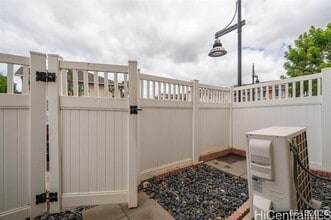 1020 Kakala St in Kapolei, HI - Foto de edificio - Building Photo