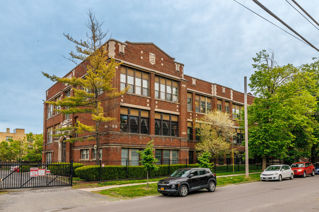 Madison Court Condos in Syracuse, NY - Building Photo