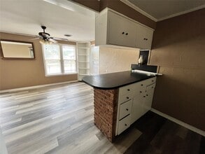 103 E Stone St in Brenham, TX - Building Photo - Building Photo