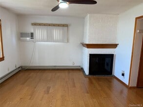 8 William St in Copiague, NY - Foto de edificio - Building Photo