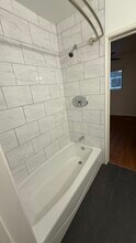913 Marine St, Unit Apt 2 in Santa Monica, CA - Building Photo - Building Photo
