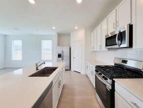 320 Emma St in Angleton, TX - Foto de edificio - Building Photo