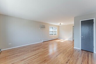 2036 N 72nd Ct, Unit 2 in Chicago, IL - Foto de edificio - Building Photo