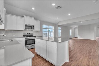 240 Madrid in Kyle, TX - Building Photo - Building Photo