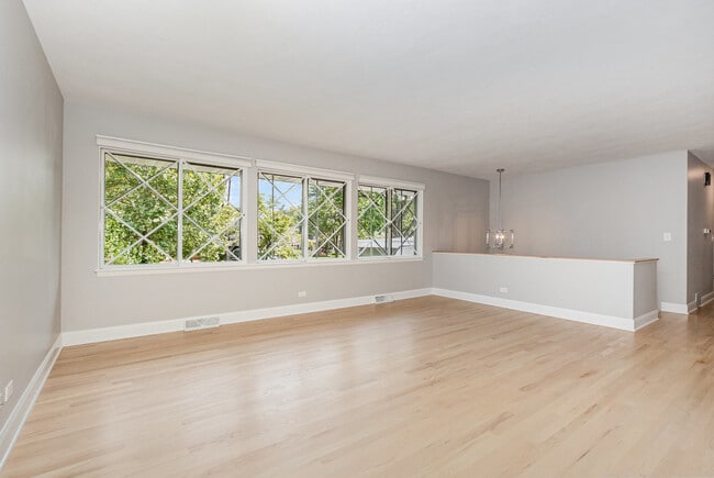 29 Robin Hill Dr in Naperville, IL - Building Photo - Building Photo
