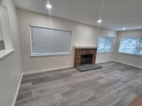 2902 N 1st St, Unit 2902 N 1st St in Fresno, CA - Foto de edificio - Building Photo