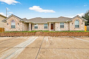 1402 Western Oaks Ct in Bryan, TX - Building Photo