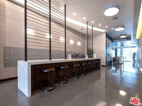 3810 Wilshire Blvd in Los Angeles, CA - Building Photo - Building Photo