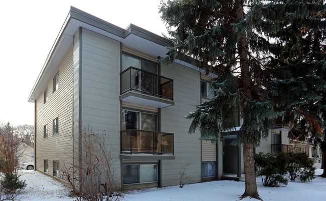 Jamen Manor in Edmonton, AB - Building Photo - Building Photo