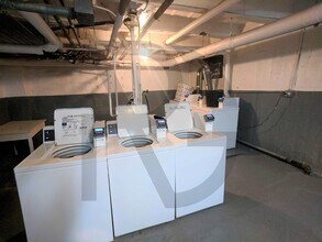 429 W Roscoe St, Unit #425-603 in Chicago, IL - Foto de edificio - Building Photo