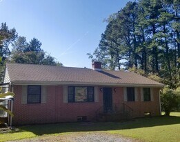 6139 Powhite Farm Dr in Mechanicsville, VA - Building Photo