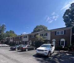 205 Northpoint Ave, Unit G in High Point, NC - Building Photo