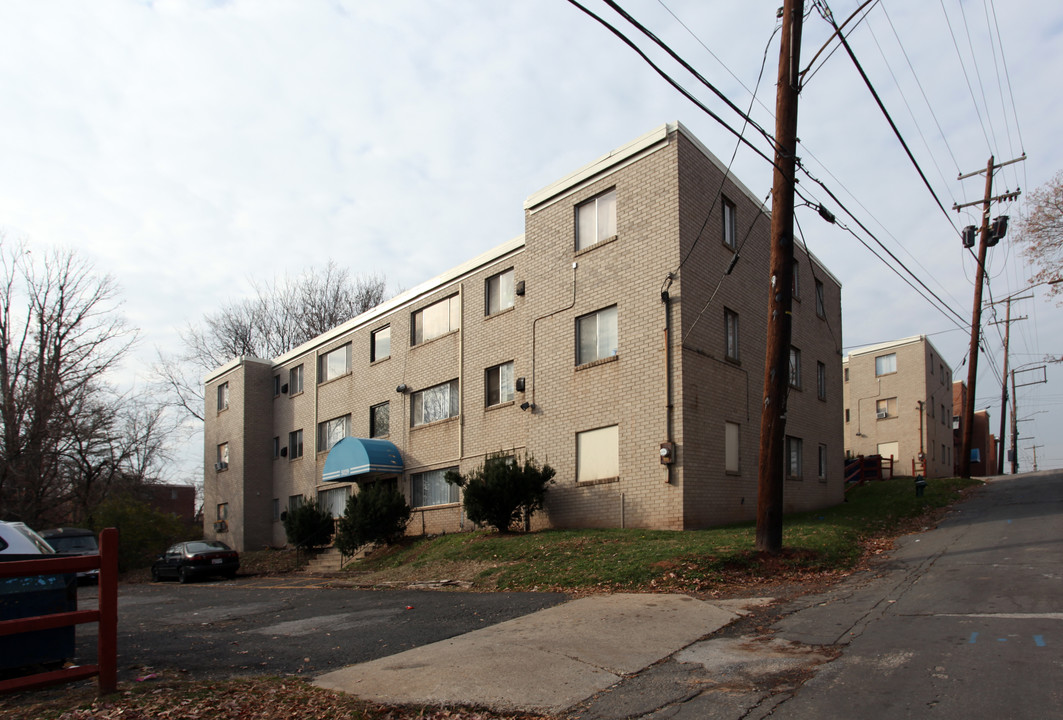 5029 B St SE in Washington, DC - Building Photo