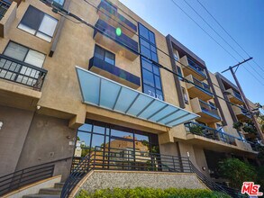 7320 Hawthorn Ave in Los Angeles, CA - Building Photo - Building Photo