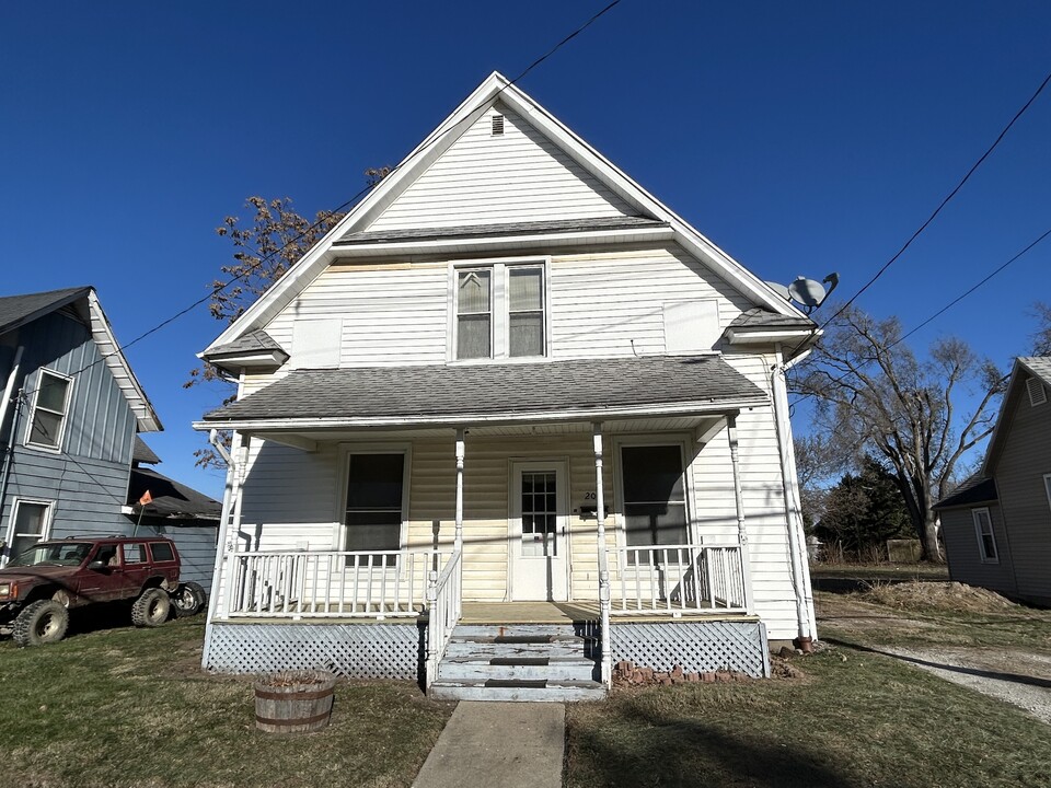 206 S H St in Tilton, IL - Foto de edificio