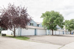 3193 17th St S in Fargo, ND - Building Photo