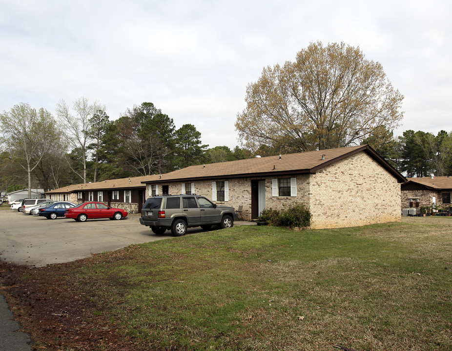 North Pinewood Apartments in Jacksonville, AR - Building Photo