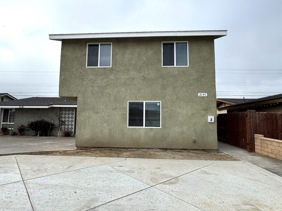 2141 Mono St in Oxnard, CA - Building Photo