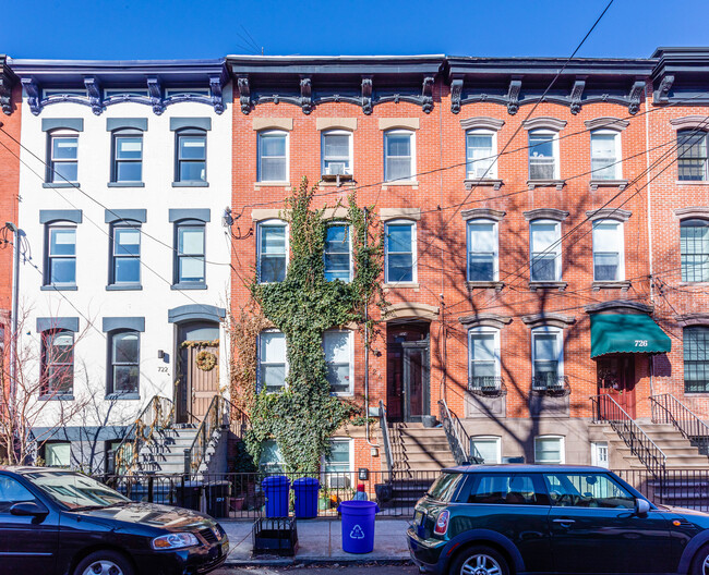 724 Bloomfield St in Hoboken, NJ - Building Photo - Building Photo