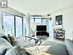 231 Fort York Blvd in Toronto, ON - Building Photo - Building Photo