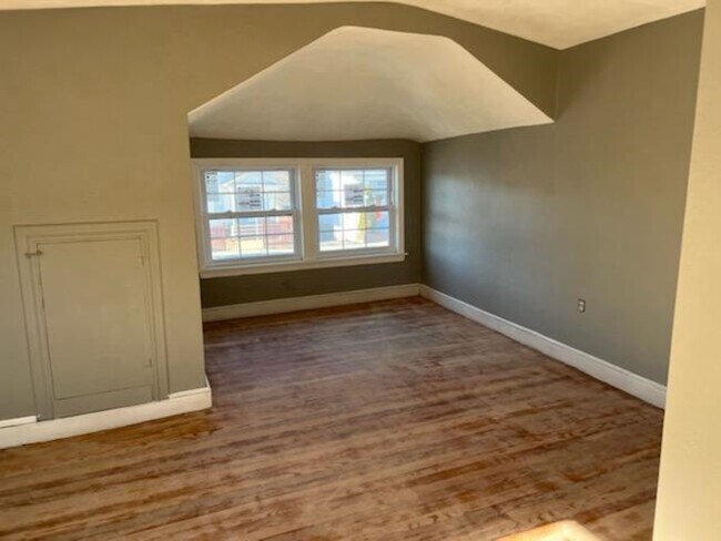 176 Washington St, Unit SECOND FLOOR in Dedham, MA - Building Photo - Building Photo