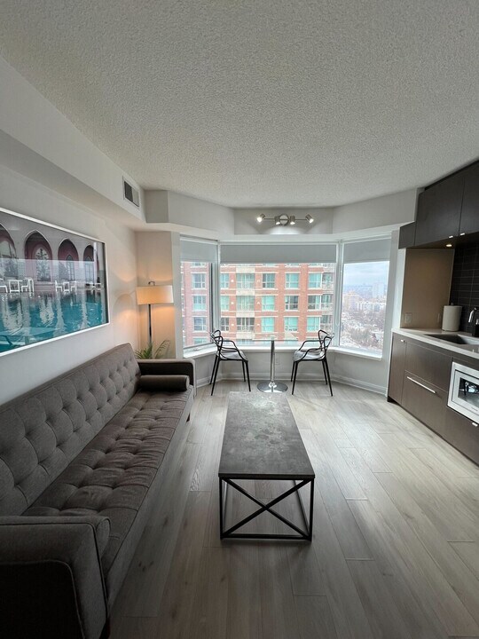 150 Bloor St W, Unit SI ID1510938P in Toronto, ON - Building Photo