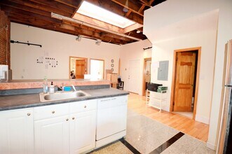 27 Saint Marys Ct in Brookline, MA - Building Photo - Building Photo