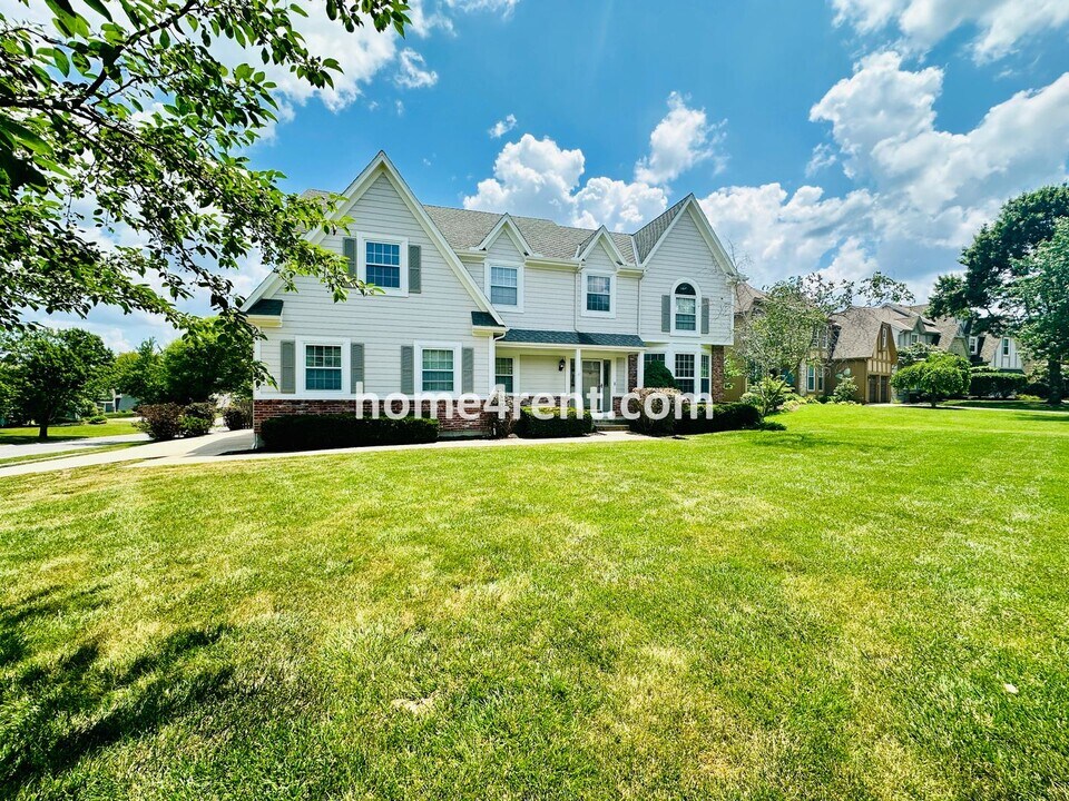 13165 England St in Overland Park, KS - Building Photo
