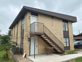 705 Bustamante St in Laredo, TX - Building Photo