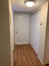 10038 Twin Lakes Dr in Coral Springs, FL - Building Photo - Building Photo