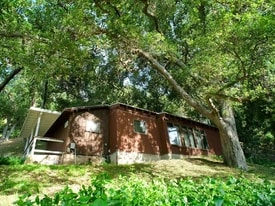 9710 Mistletoe Rd, Unit Guesthouse Detached in Tujunga, CA - Building Photo